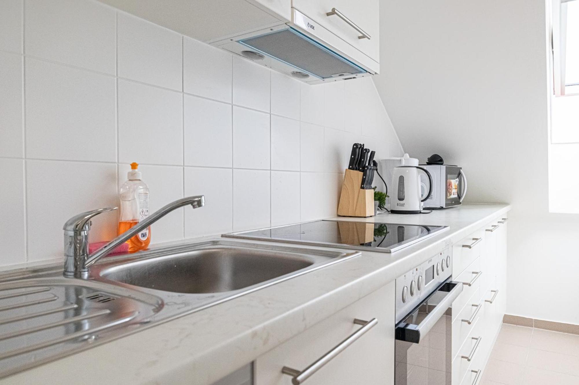 Airy Attic Apt.: Stylish Studio At Penzing Area Wenen Buitenkant foto