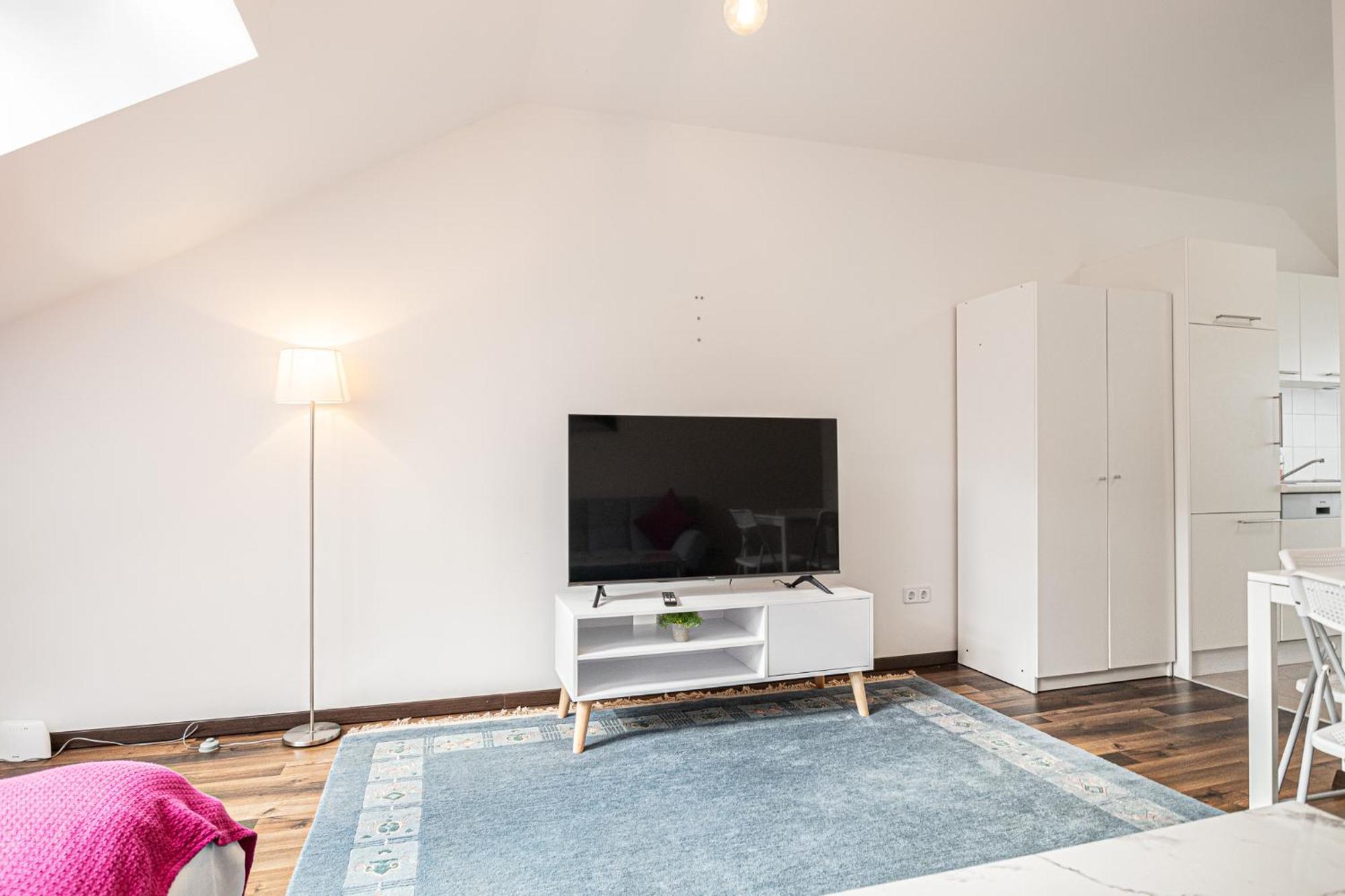 Airy Attic Apt.: Stylish Studio At Penzing Area Wenen Buitenkant foto