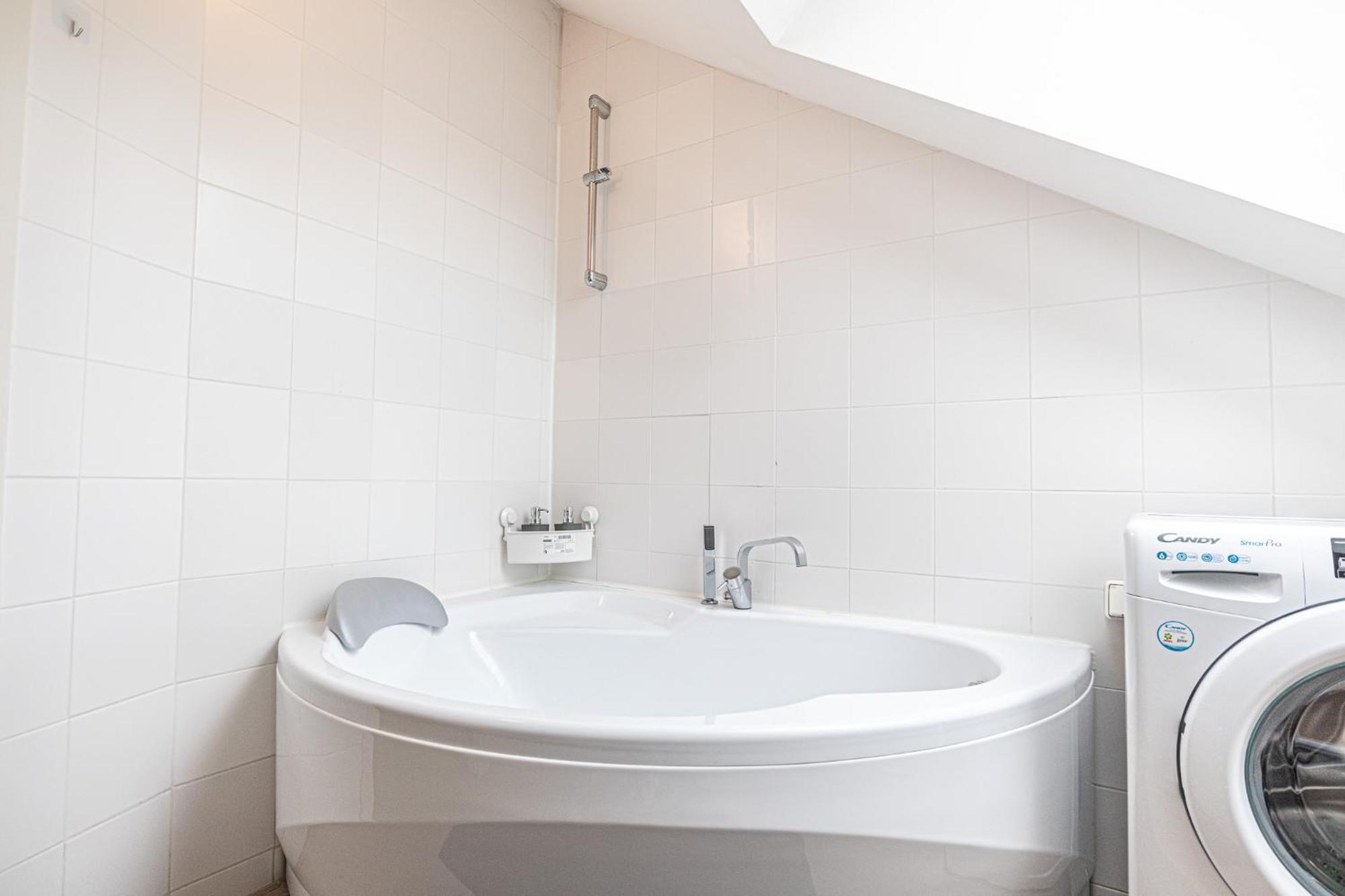 Airy Attic Apt.: Stylish Studio At Penzing Area Wenen Buitenkant foto
