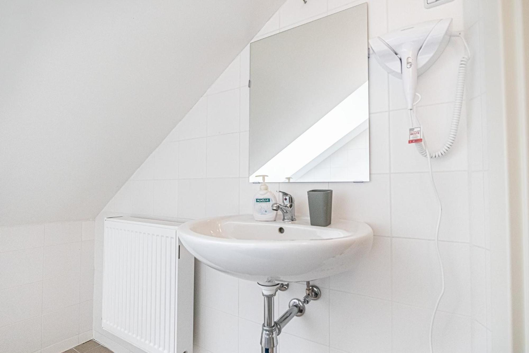 Airy Attic Apt.: Stylish Studio At Penzing Area Wenen Buitenkant foto